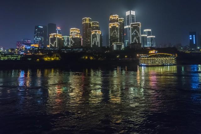 重庆夜景：火遍外网，西方国家直呼“比不了”！
