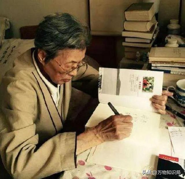 毛主席的机要秘书“小谢	”有多美？清纯可爱	，曾任北京市委书记