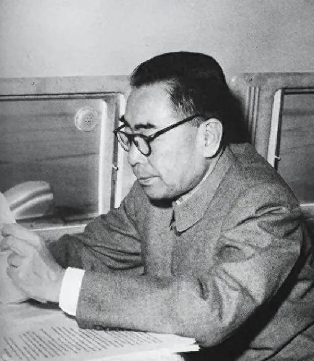 汪东兴保护毛主席30年，晚年懊悔：当年瞎了眼，让主席用这人