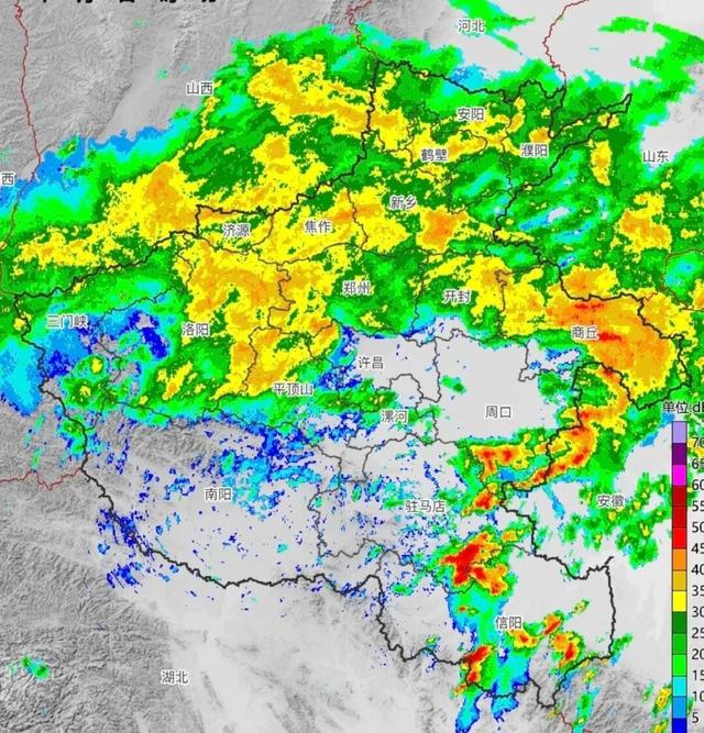 河南多地暴雨 胖东来为顾客发放雨伞