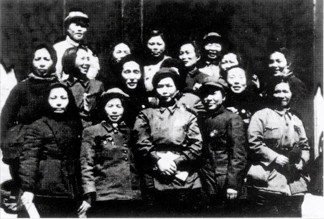 1981年王首道与妻子王泉媛北京团聚	，王泉媛：当年是不是你不要我
