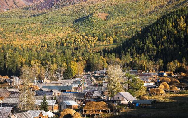 西北第一村白哈巴,夏日风景美不胜收,宛如童话世界