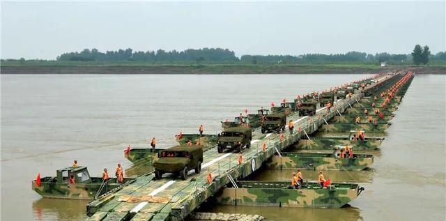 风情满眼秋色中 （杨水河）