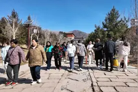 五台山景区清明假期旅游再升温图片