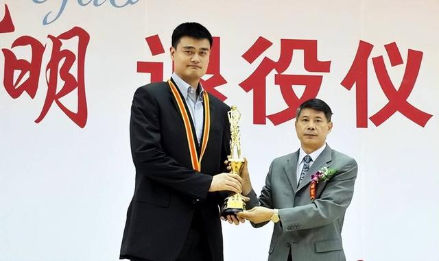 姚明做梦也没想到，15岁的女儿，如今仅凭一个举动就给他长脸了