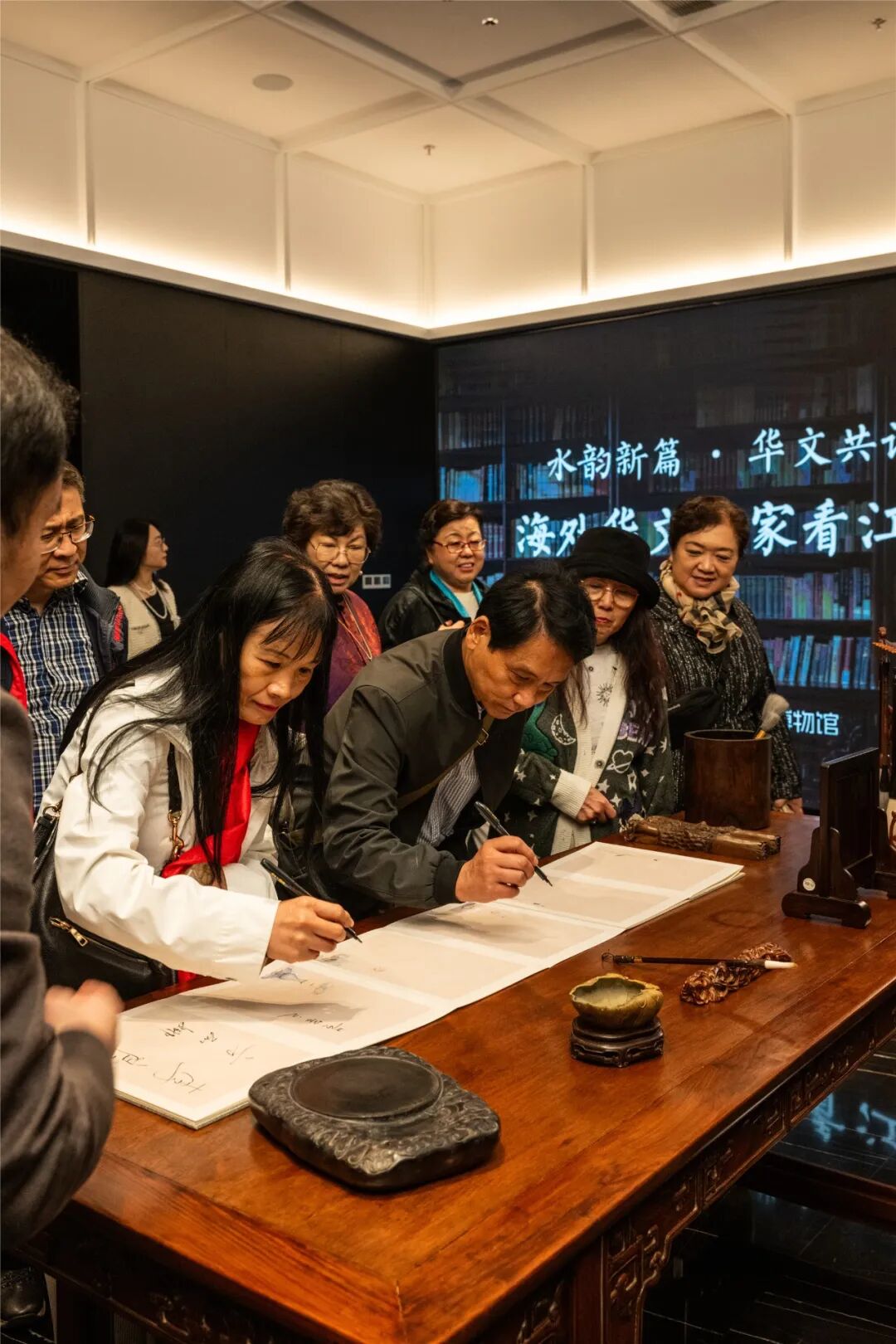 全球海外華文作家齊聚古都金陵,雅然家具藝術(shù)館助力文化出海 全球海外華文作家齊聚古都金陵,雅然家具藝術(shù)館助力文化出海