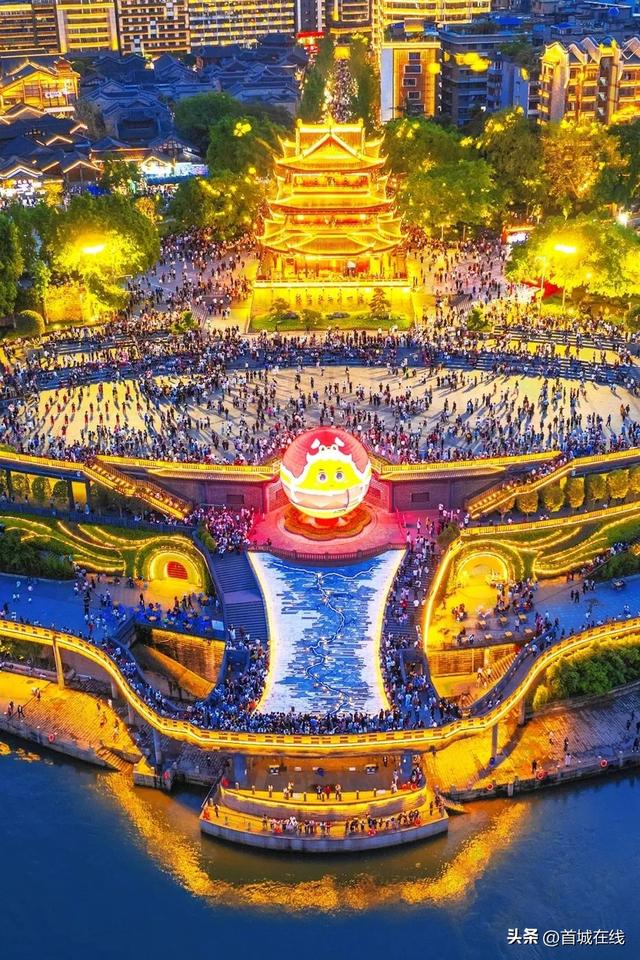 今年国庆宜宾继续“美酒免费喝、燃面免费吃、新能源车免费充”