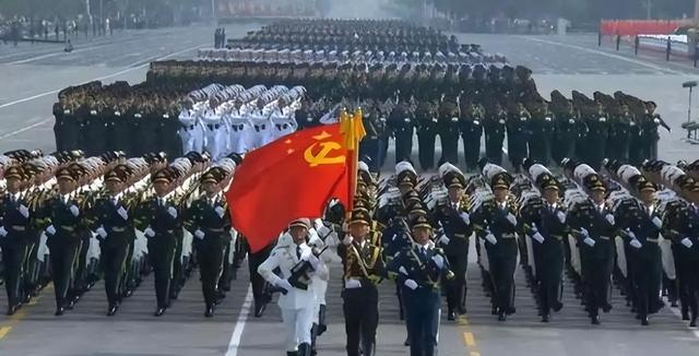阅兵途中，如果女兵突然想上厕所怎么办？中国解决方式太聪明