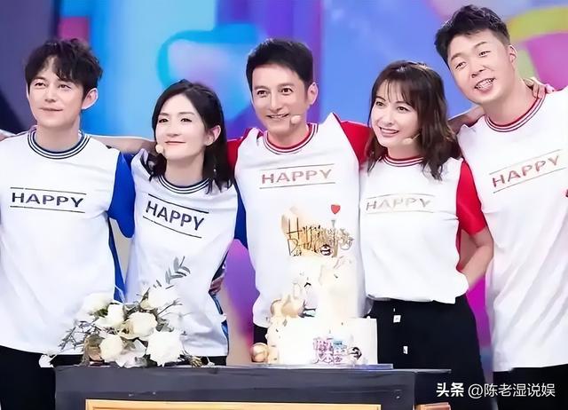 51岁主持人何炅近况：无妻无子、与保姆相伴，如今终于与自己和解