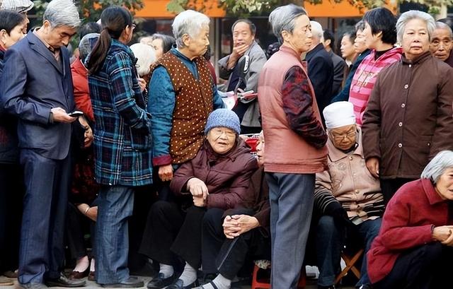 马云预言应验了？2025下半年手中有存款的人，或面临3大现实？