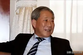他因为师生恋、二胎丢掉工作，无奈下海经商，却成为千亿大佬图片