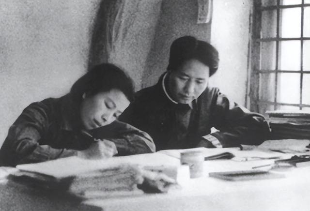 毛主席和贺子珍走到一起时，杨开慧还在世，毛主席为何会这样做？