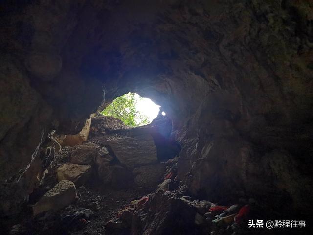 寻找一个古人类遗址不遇，居然无意间发现了一个躲匪洞