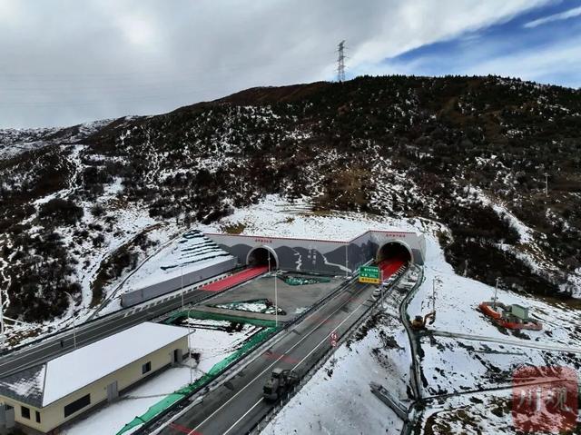 修一条四川“最高”高速公路，需要过几关？