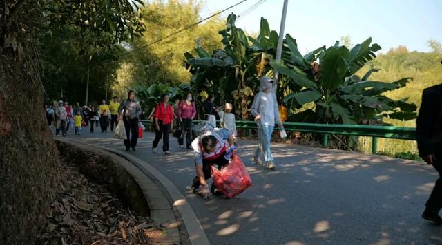 全民迎全运，万人走丹霞