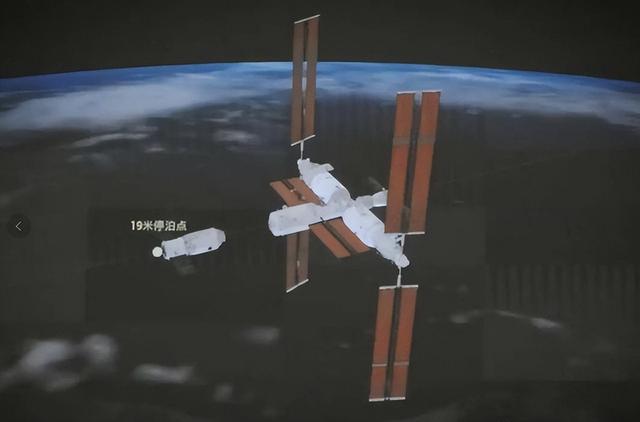 太空碎片威胁升级，神舟二十号飞船遭撞击，6名航天员能否长驻？