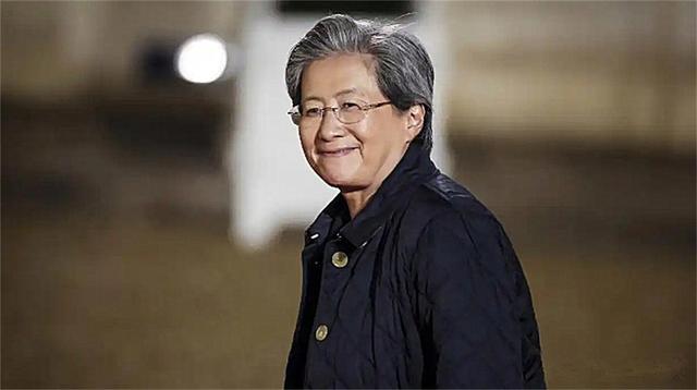 她是美科学院院长，担任美尖端芯片公司CEO，却顶风为中国造芯片