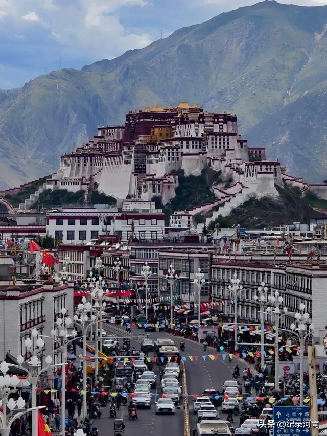 在朋友圈的一方小小天地里，那神秘而圣洁的雪域高原——西藏