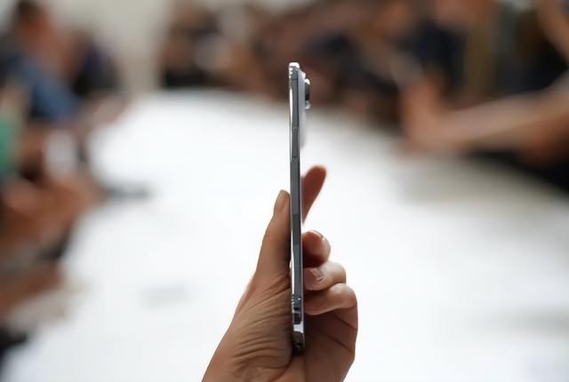 iPhone Air栽了大跟头！库克引以为傲的轻薄梦，咋就碎成了渣？
