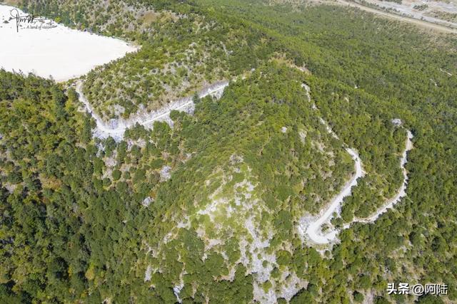 航拍玉龙雪山的秘境牛奶湖,目前还未开发,徒步需要管委会批准