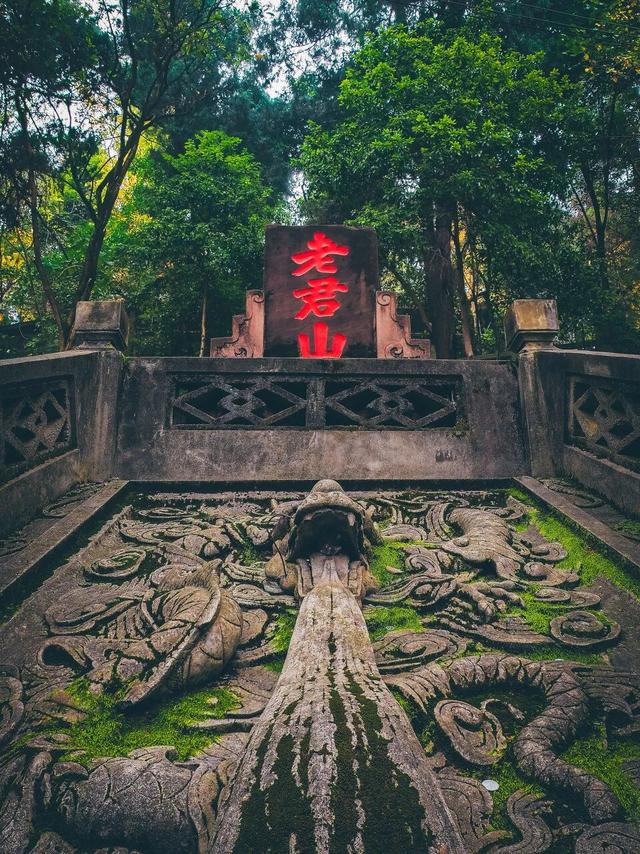 赏秋正当时！成都秋日适合爬山的好去处!