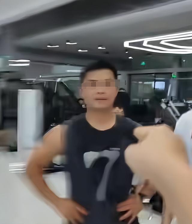 举报妻子出轨教练后续！正脸曝光，抓奸场面炸裂，更多偷情照流出