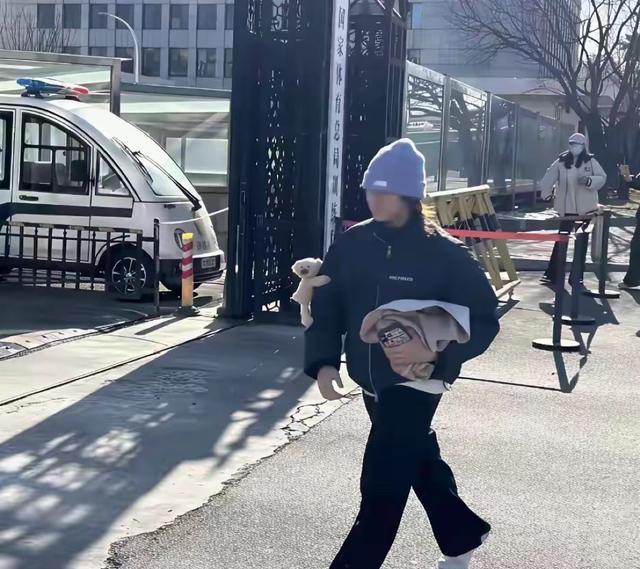 全红婵重返国家队，和陈艺文司雅杰开心聚餐，陈若琳没骑电车接她