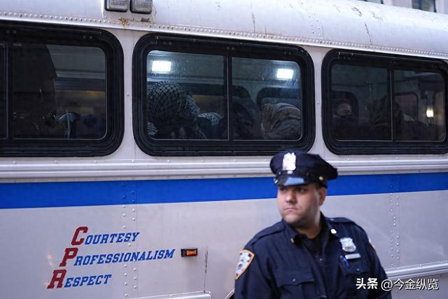 侃爷道歉又“变脸”：反犹言论引爆社会裂痕，把躁郁症成挡箭牌？