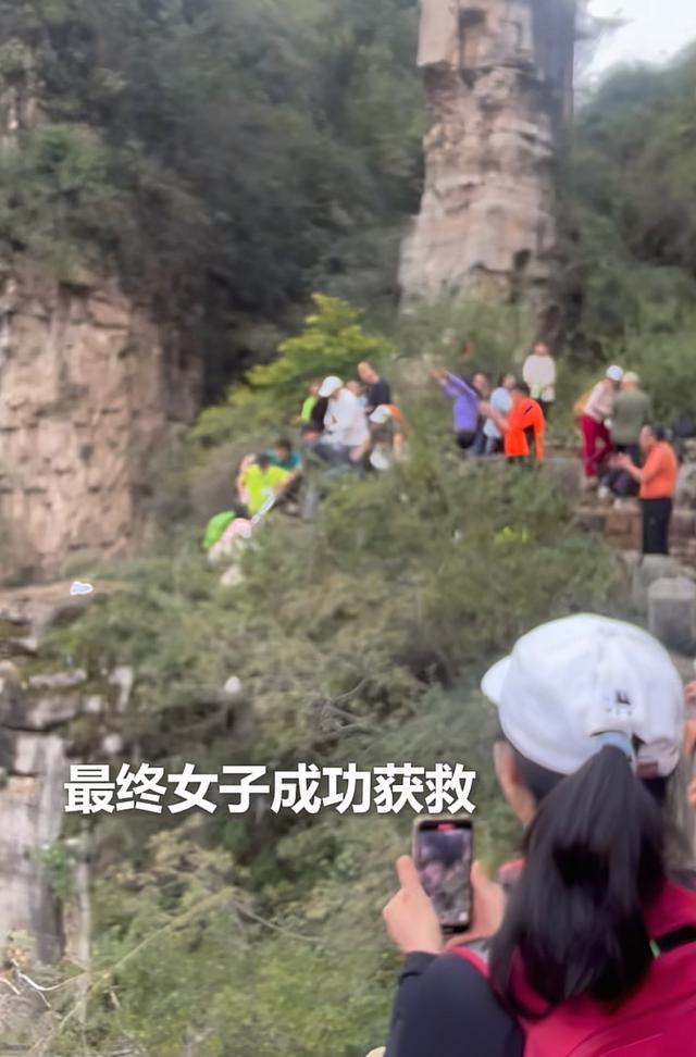 瑛姑峡坠崖惊魂：封山挡不住侥幸，打卡别拿命赌！