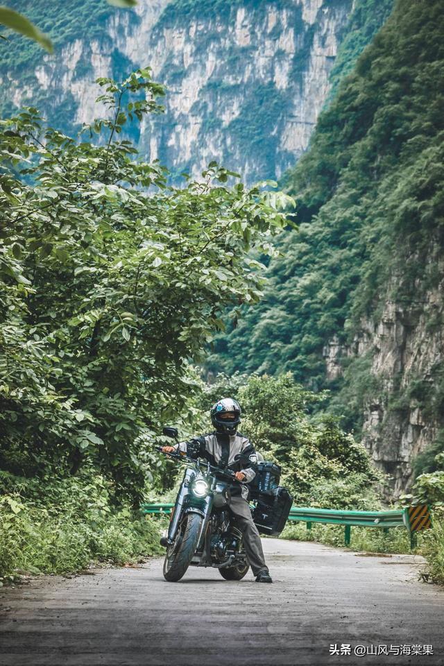 骑香帅YES418穿越大渡河峡谷，壮观景色令人沉醉