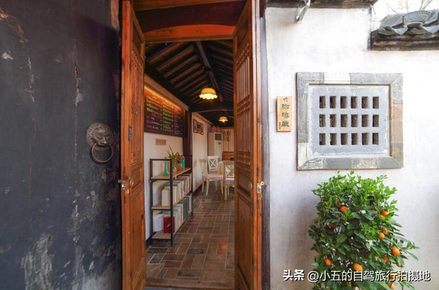 2025塔川红叶季指南：从臭鳜鱼到脱口秀，古村里的N种打开方式