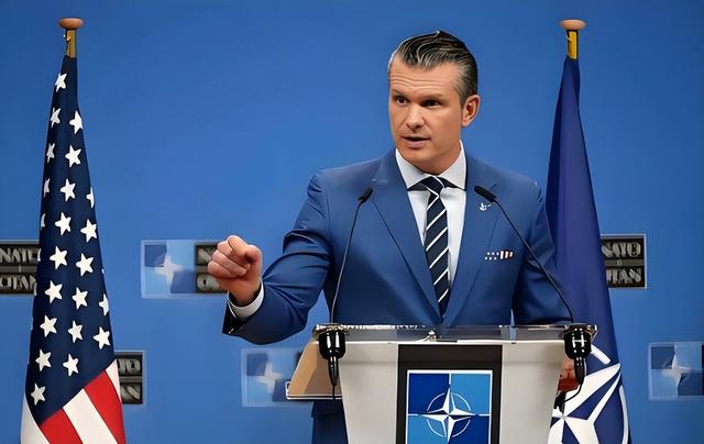 特朗普已连炸7国	，美防长逼中国往后退，102架次美军机分批进南海