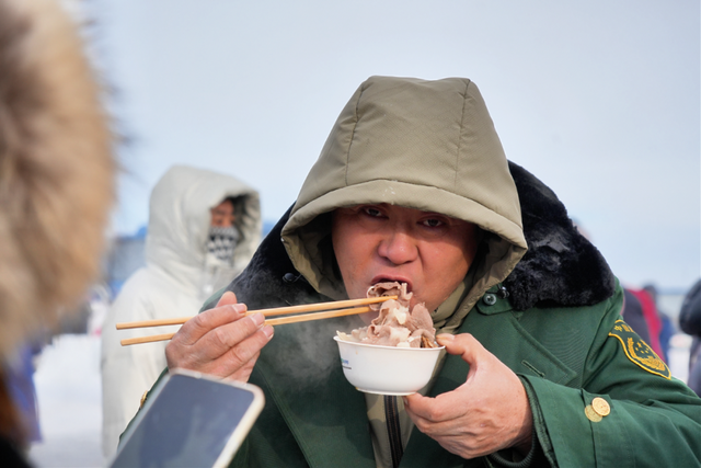 内蒙古冰雪英雄会额尔古纳冰雪欢乐季第三届中俄界河冰钓活动，冰雪盛宴启幕图集