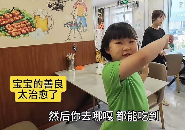 男子穷游没钱吃饭，被东北7岁女孩暖到，网友：姑娘骨子里就善良