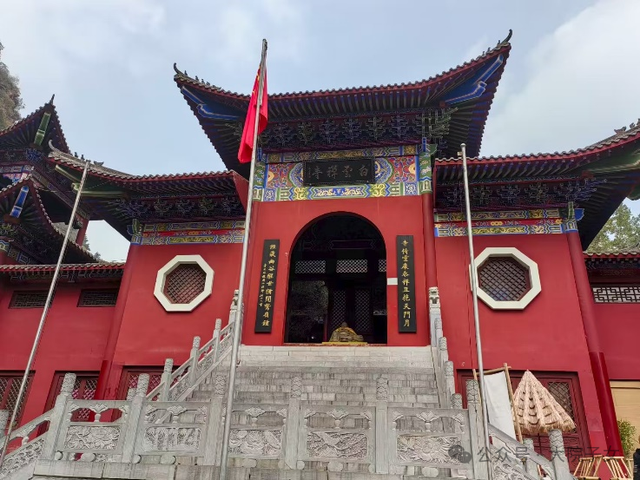 龚朝军 ▏游七步沟：在千年故事与红韵山水中，邂逅不期而遇的惊喜