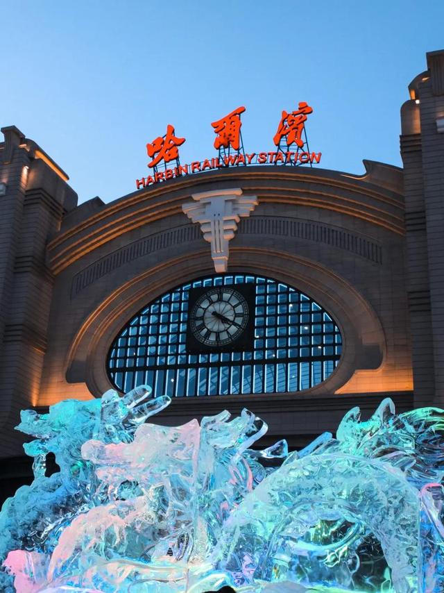 8亿造冰雪王国，只开2月！越“亏”越要办？哈尔滨27年顶级阳谋