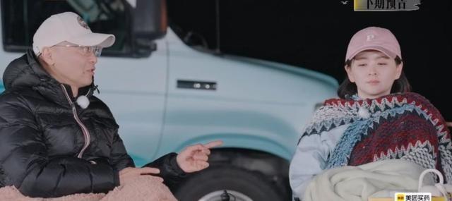 张檬哺乳期海边度假不穿内衣，胸部下垂明显，背后原因让人共情