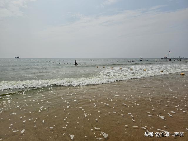 七夕快乐，把爱写在沙滩上，放在大海边，卷在浪花里，飞在彩云端
