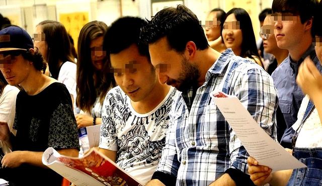对中国渗透没白费！美国扶持的“内鬼”，早已开始在中国露头了！