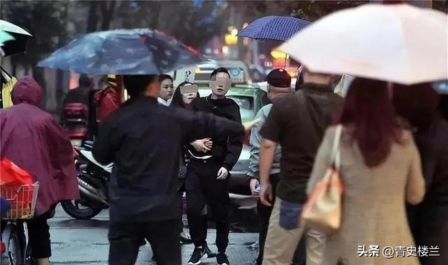 杀人凶手凭空消失，警方追凶20年后才知，他藏在“最安全的地方”