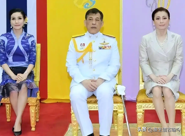 47岁苏提达出席活动太张扬，72岁泰王玛哈瞪着她，让她别抢风头