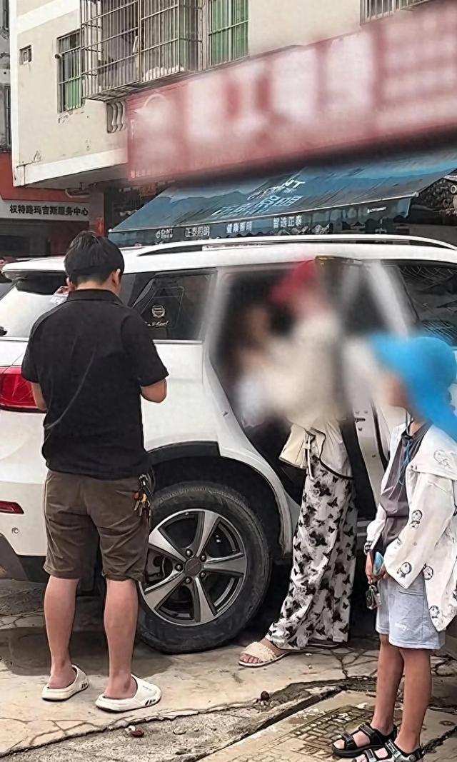 女子捉奸后续：丈夫被开除，小三皮肤白皙大长腿，穿着比原配时髦
