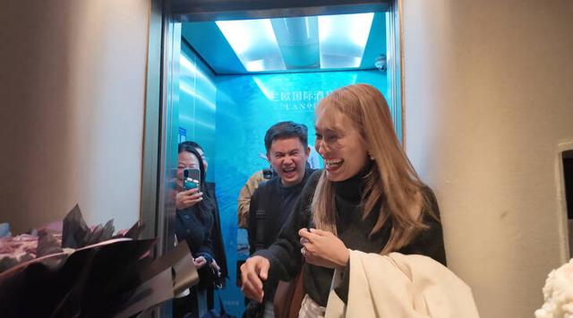 【外眼看云南】美食与乡村新景：缅甸顶流博主夫妇的陇川惊喜之旅