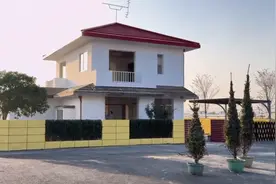 00后负债300万复刻蜡笔小新之家，当事人回应质疑图片