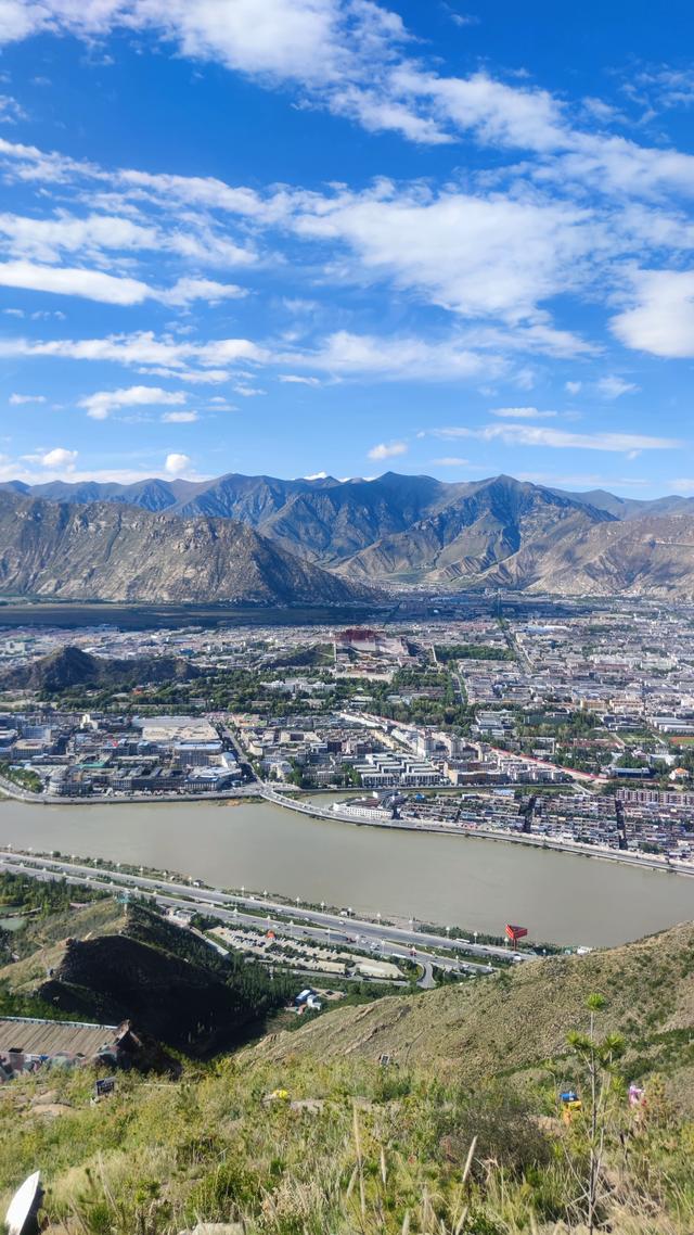 爬拉萨南山公园