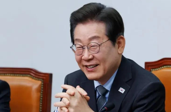 李在明拒绝出席我国9.3大阅兵，韩国不敢得罪美国，向我国摊牌了，却忽略一点