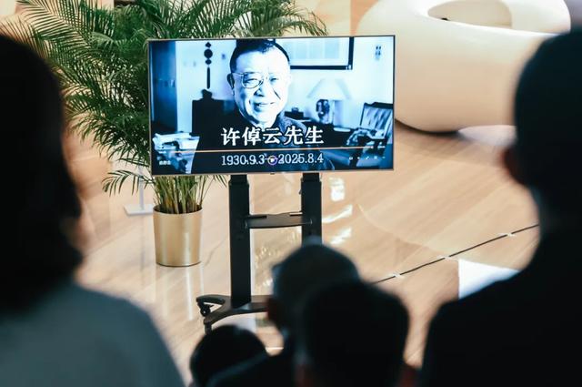 “我们都不要伤心，我们祝福他吧”｜孙曼丽在北京追思会上的发言