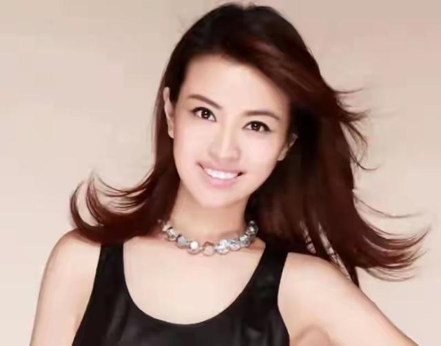 她和撒贝宁同居多年，却转身投入富豪怀抱，没想到现在竟沦落至此