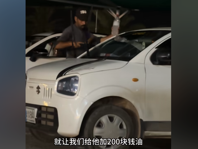 中国男子游巴基斯坦，警察一路暖心护送，却遭司机半夜盯梢要钱！