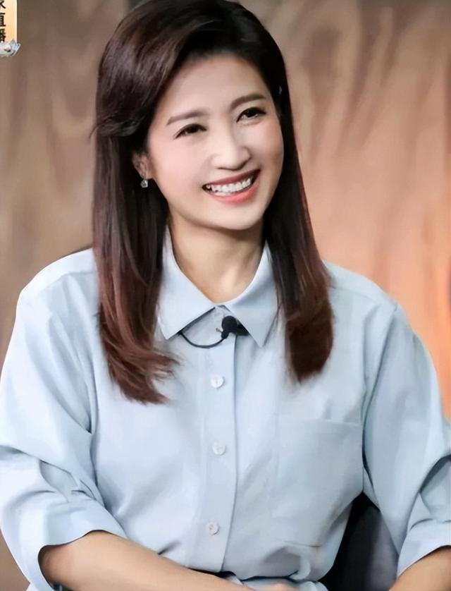 春妮没想到，丈夫刚强出席阅兵解说没多久，6岁儿子又给自己争光
